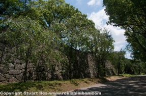 Walls of the honmaru.